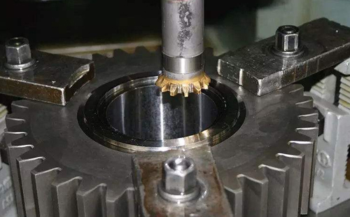 齒輪插齒加工齒面粗糙度、齒距積累、齒形及齒向誤差原因